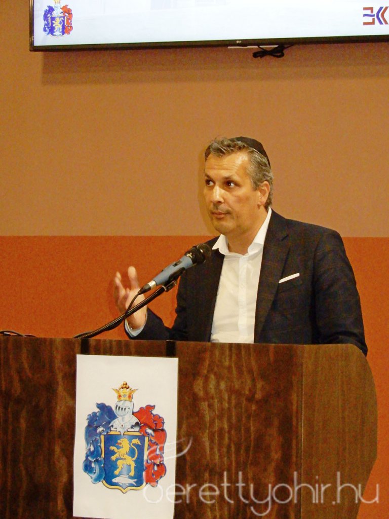 Átadták a felújított zsinagógát 52